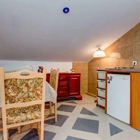 Apartment Stars Ii *